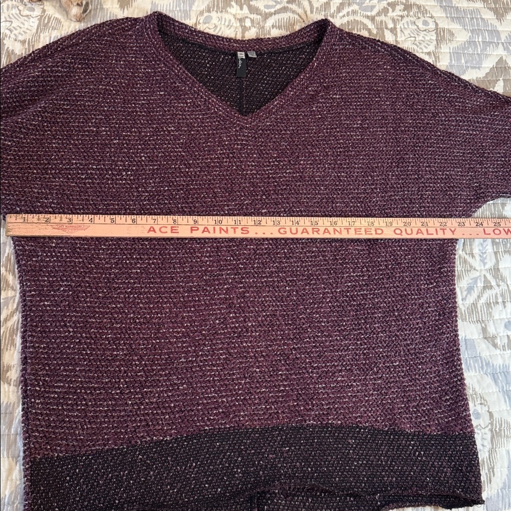 Kut from the Kloth sweater purple and black women’s size medium - Picture 8 of 9